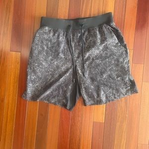 Lululemon T.H.E. Linerless Short - 7” - Size M - Gravel Dust Black Granite